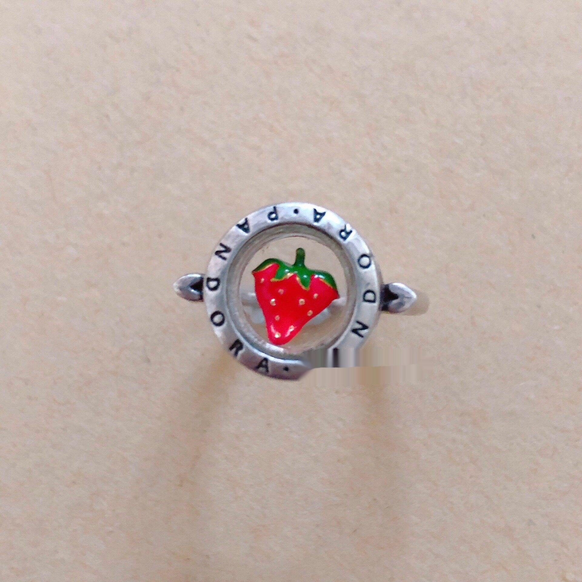 Fashionable Flowing Box-shaped Ring Interior