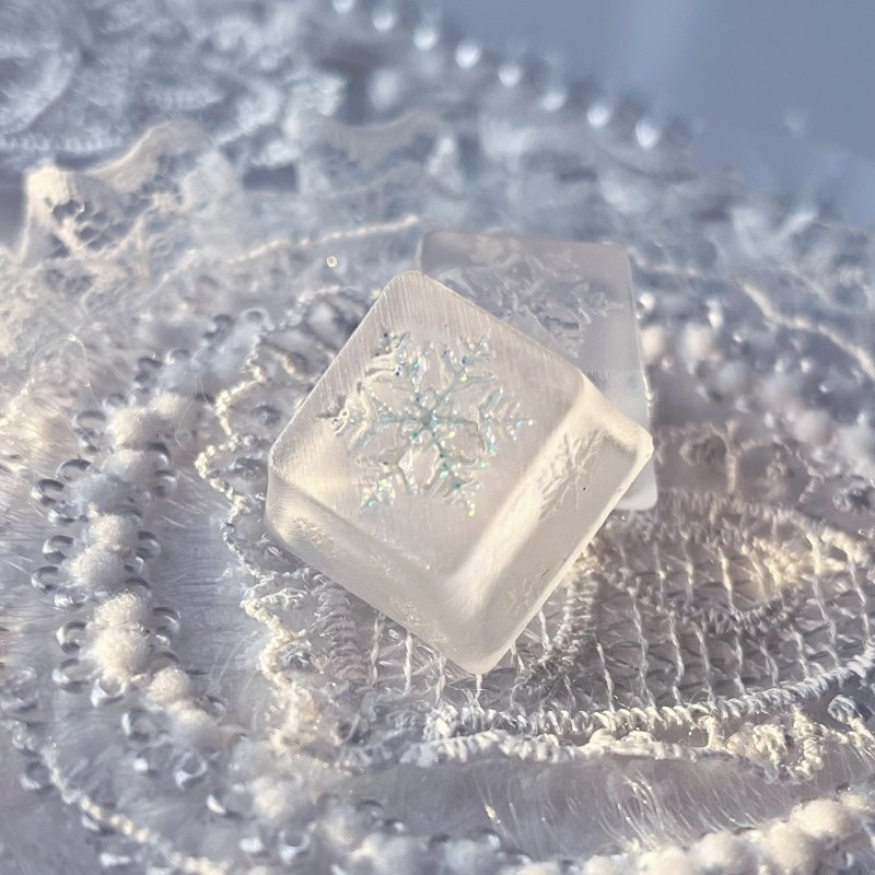 Snowflake First-snow Fog Translucent Light-transmitting Epoxy Custom Keycap