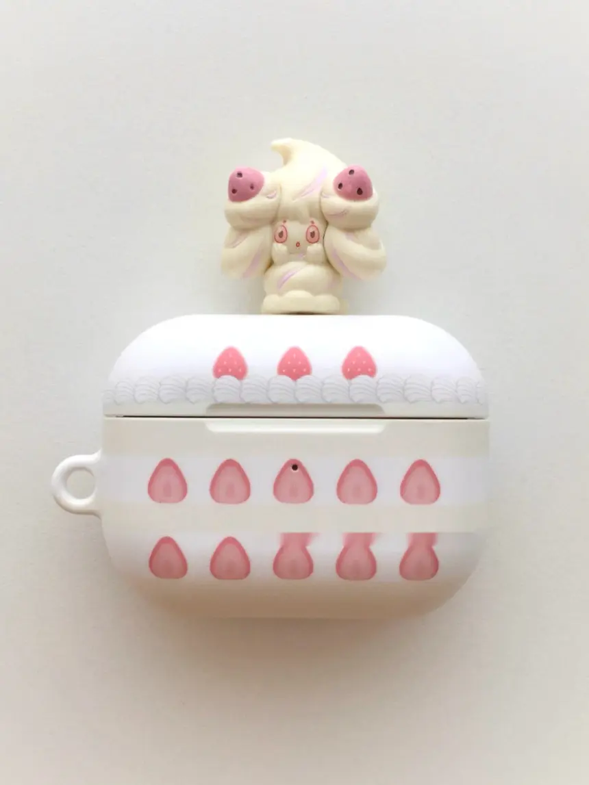 Vintage Cream Strawberry Cake Earphone Cover