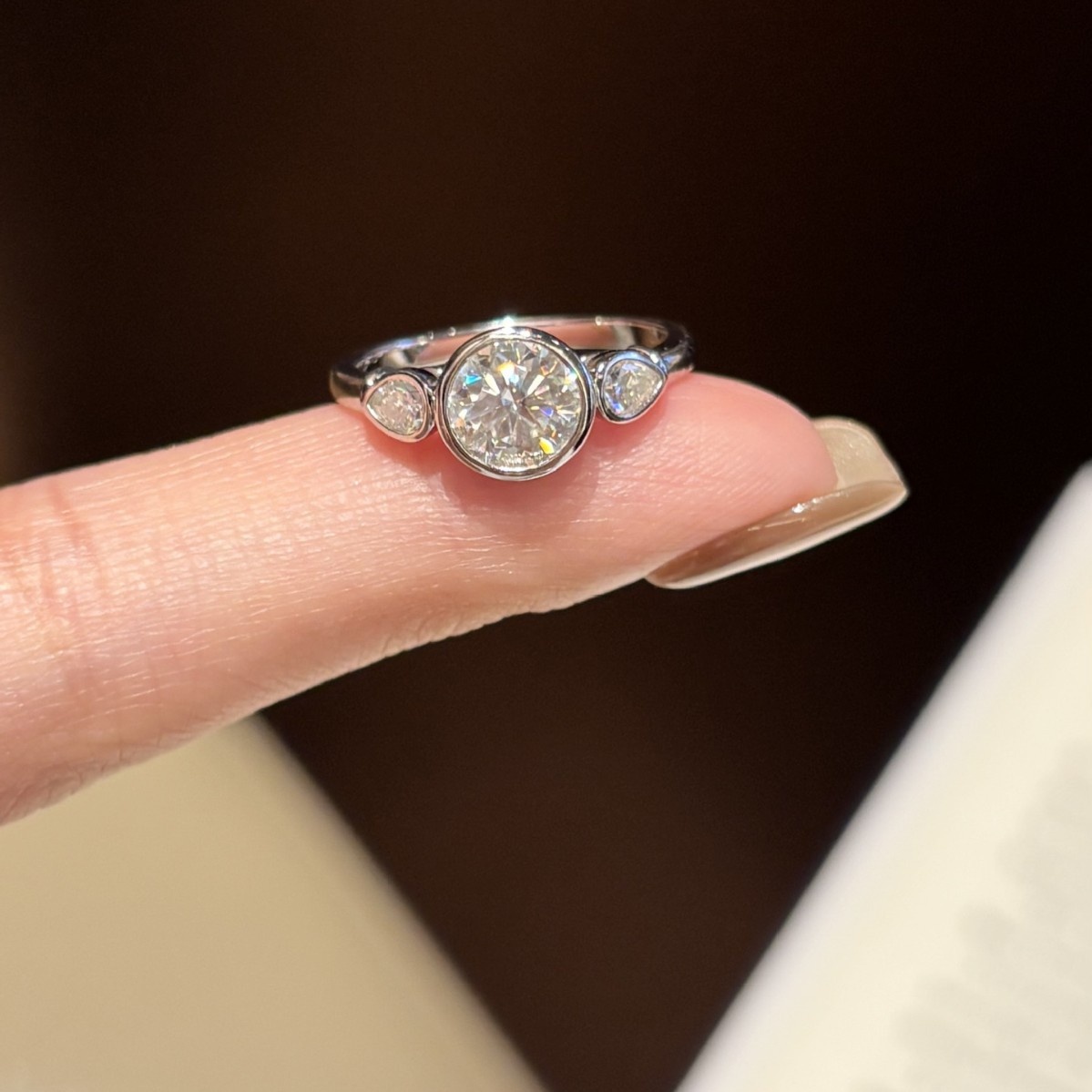 Women's Simple, Personalized, Light-Luxury Moissanite Ring