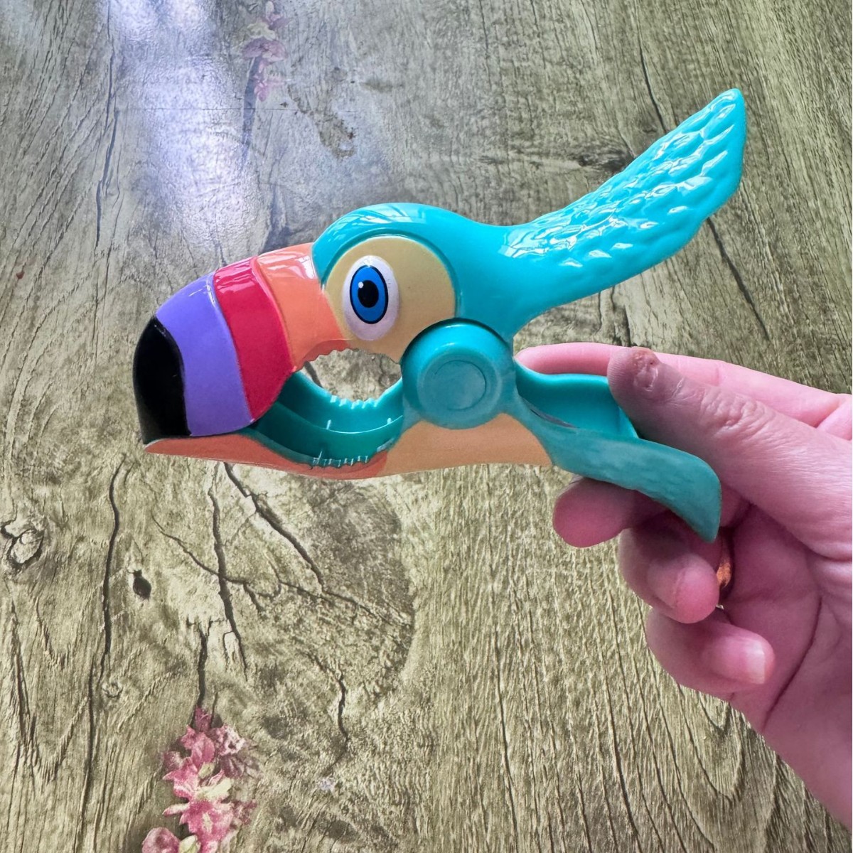 Big Billed Bird Plastic Beach Clip Outdoor Windproof Towel