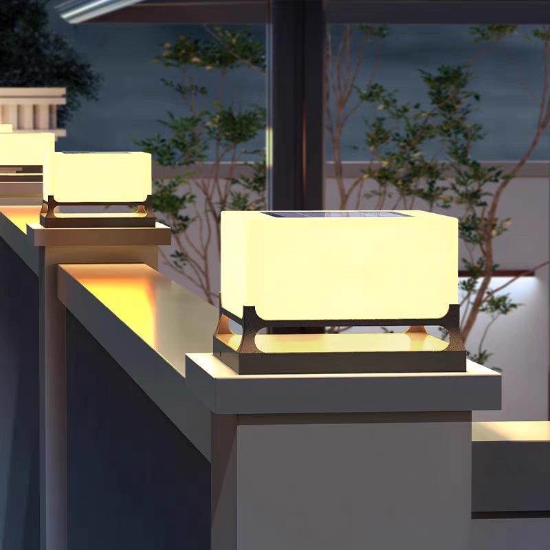 Solar-powered Villa Pillar Light For Fences