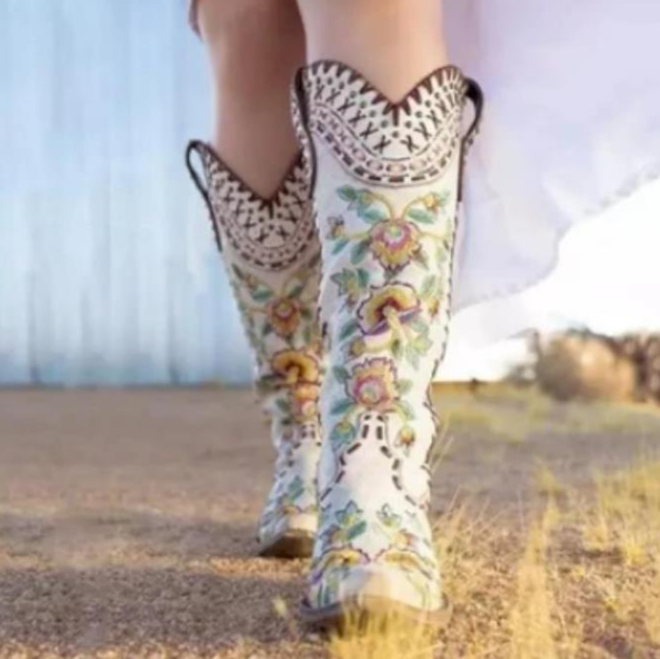 White Boots With Embroidered Floral Patterns Ethnic Style