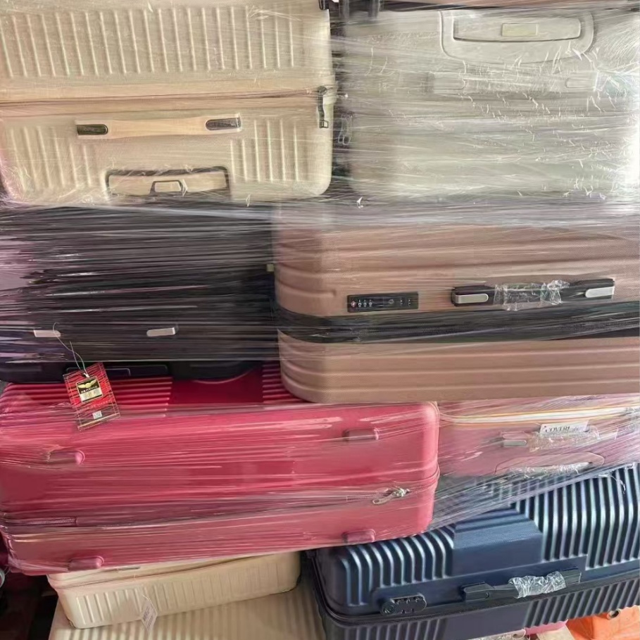 Large Capacity Rolling Suitcase