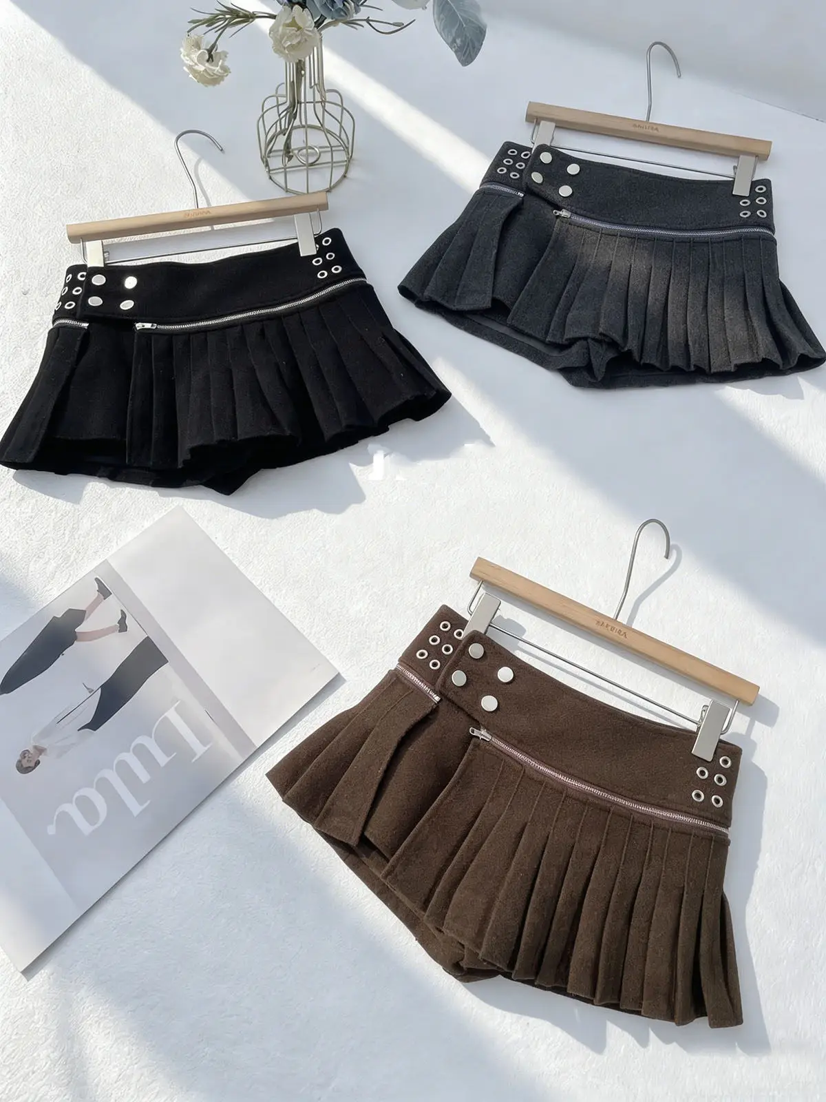 Women's High-Waist Wool Pleated Shorts With Zipper Detailing