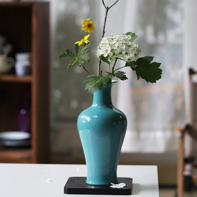 Handmade ceramic vase ornament (azure guanyin vase)