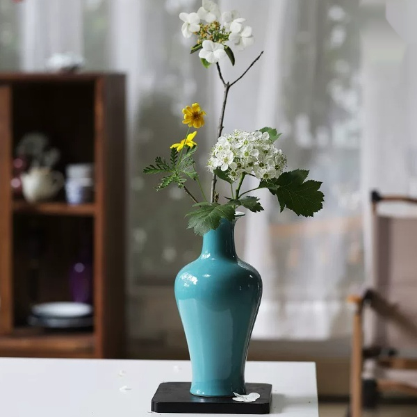 Handmade ceramic vase ornament (azure guanyin vase)