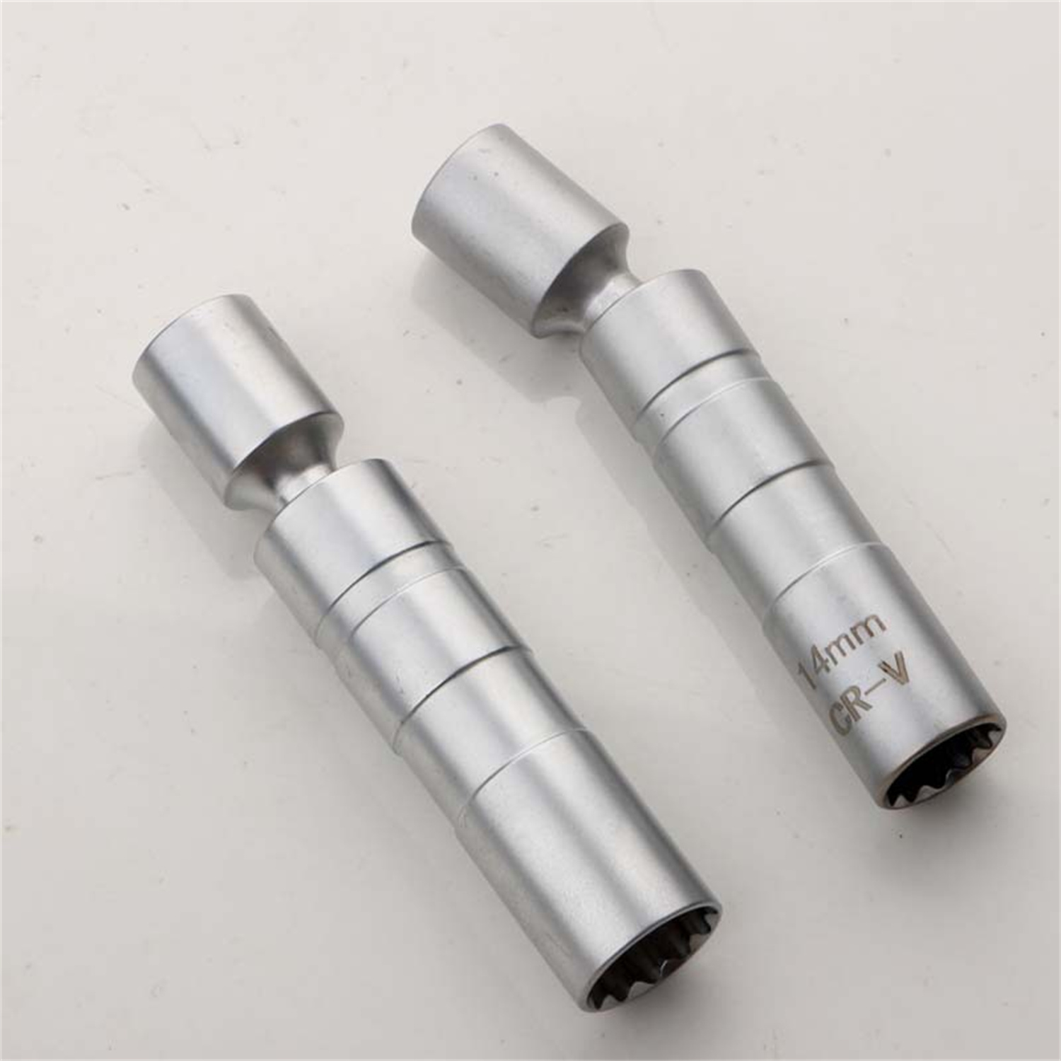 Universal Spark Plug Sleeve Is Thin And Magnetic