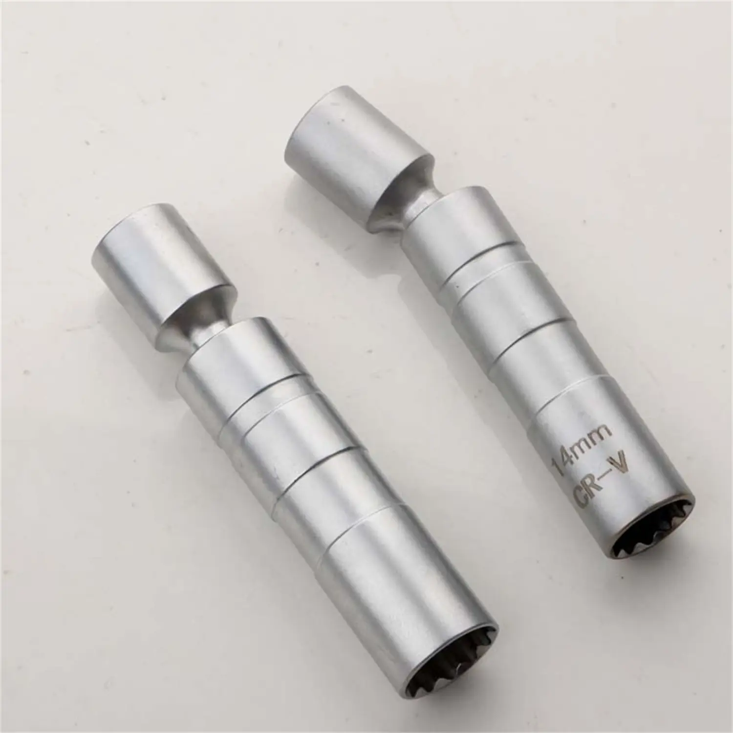 Universal Spark Plug Sleeve Is Thin And Magnetic