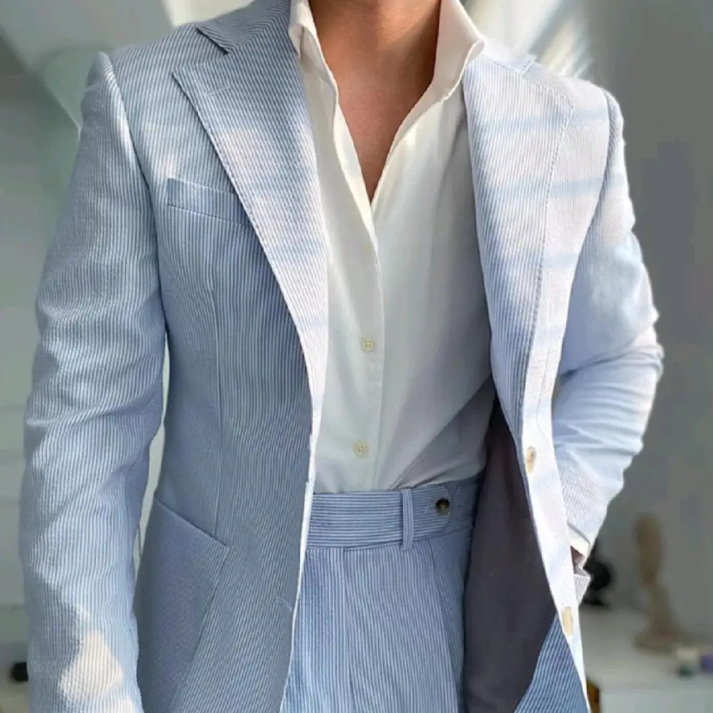 Men's Single-Breasted Suit With Notch Lapel
