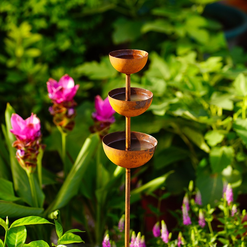 Garden Rust-Style Rainwater Collector Decor