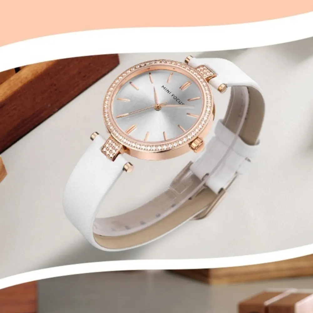 Fashionable Watch with Japanese Movement Waterproof and a Genuine