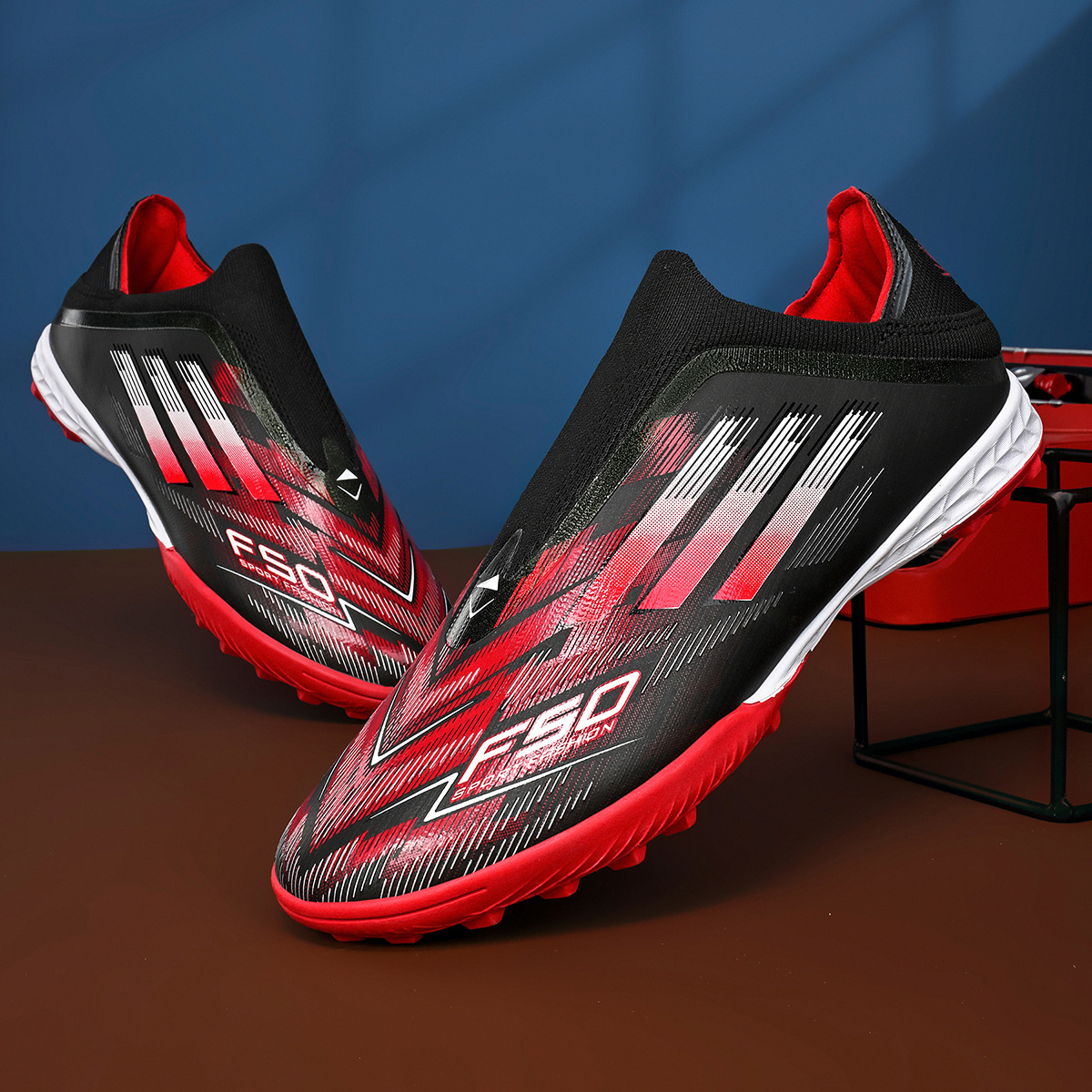Low-cut Long-stud Outdoor Soccer Cleats 34 Low-cut Long-stud Outdoor Soccer Cleats