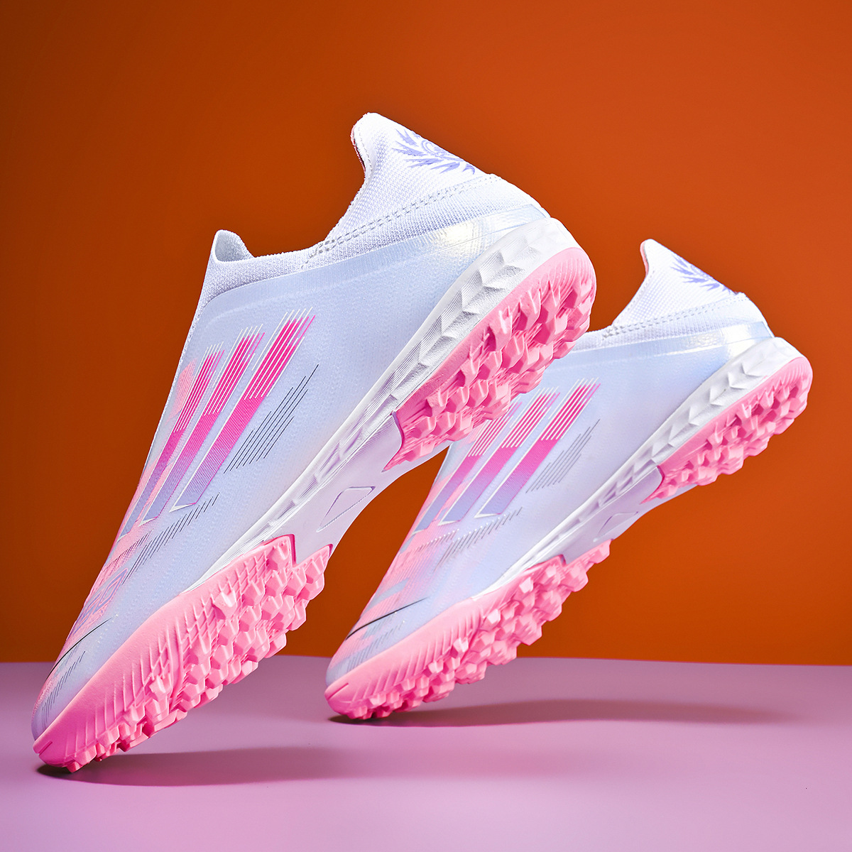 Low-cut Long-stud Outdoor Soccer Cleats 21 Low-cut Long-stud Outdoor Soccer Cleats