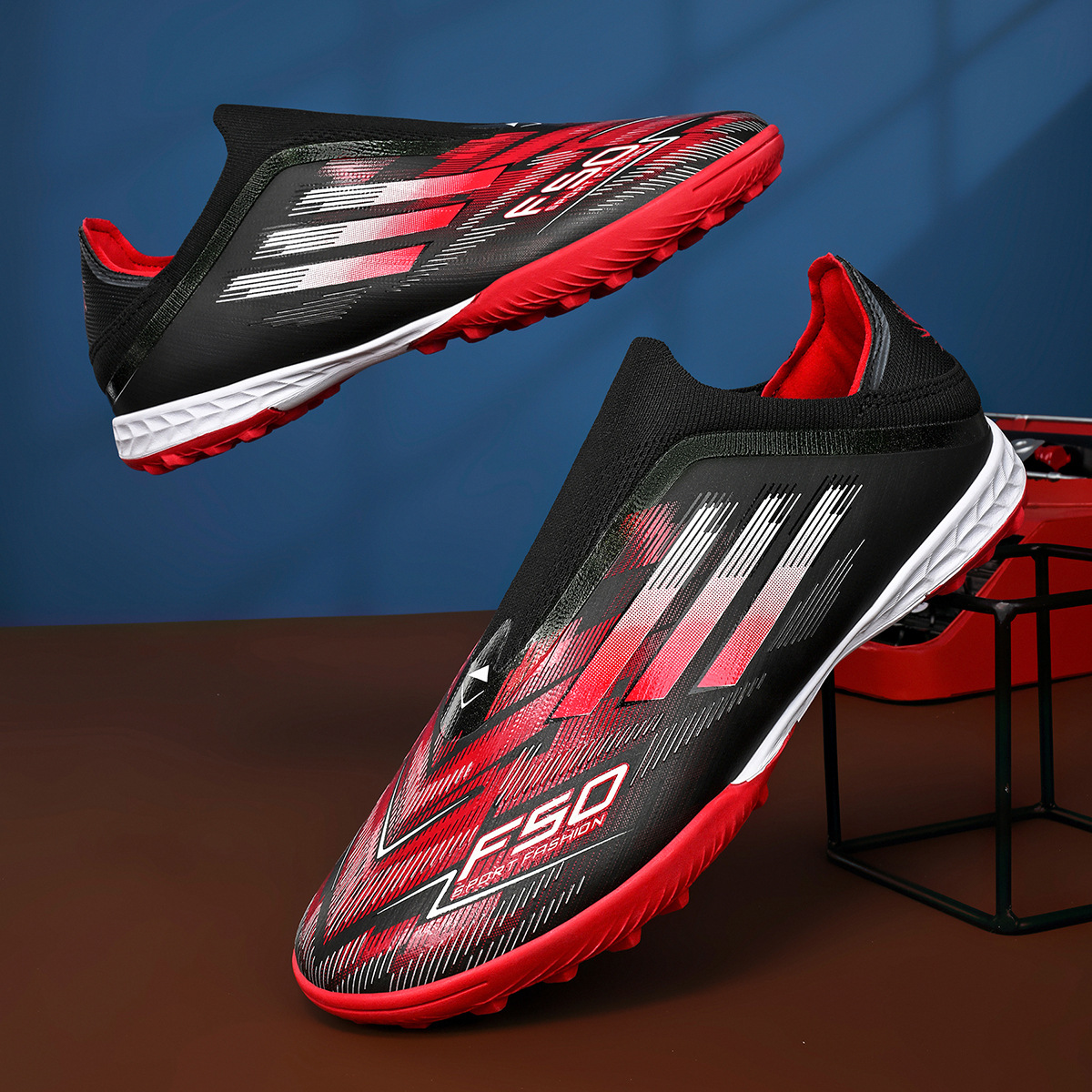 Low-cut Long-stud Outdoor Soccer Cleats 31 Low-cut Long-stud Outdoor Soccer Cleats