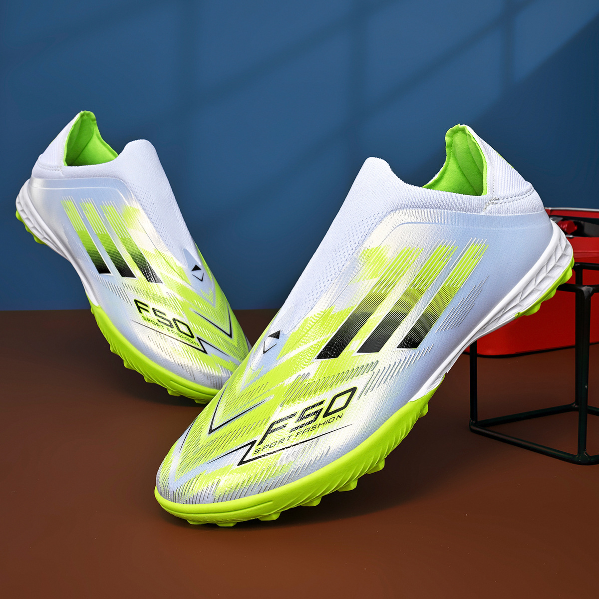 Low-cut Long-stud Outdoor Soccer Cleats 33 Low-cut Long-stud Outdoor Soccer Cleats