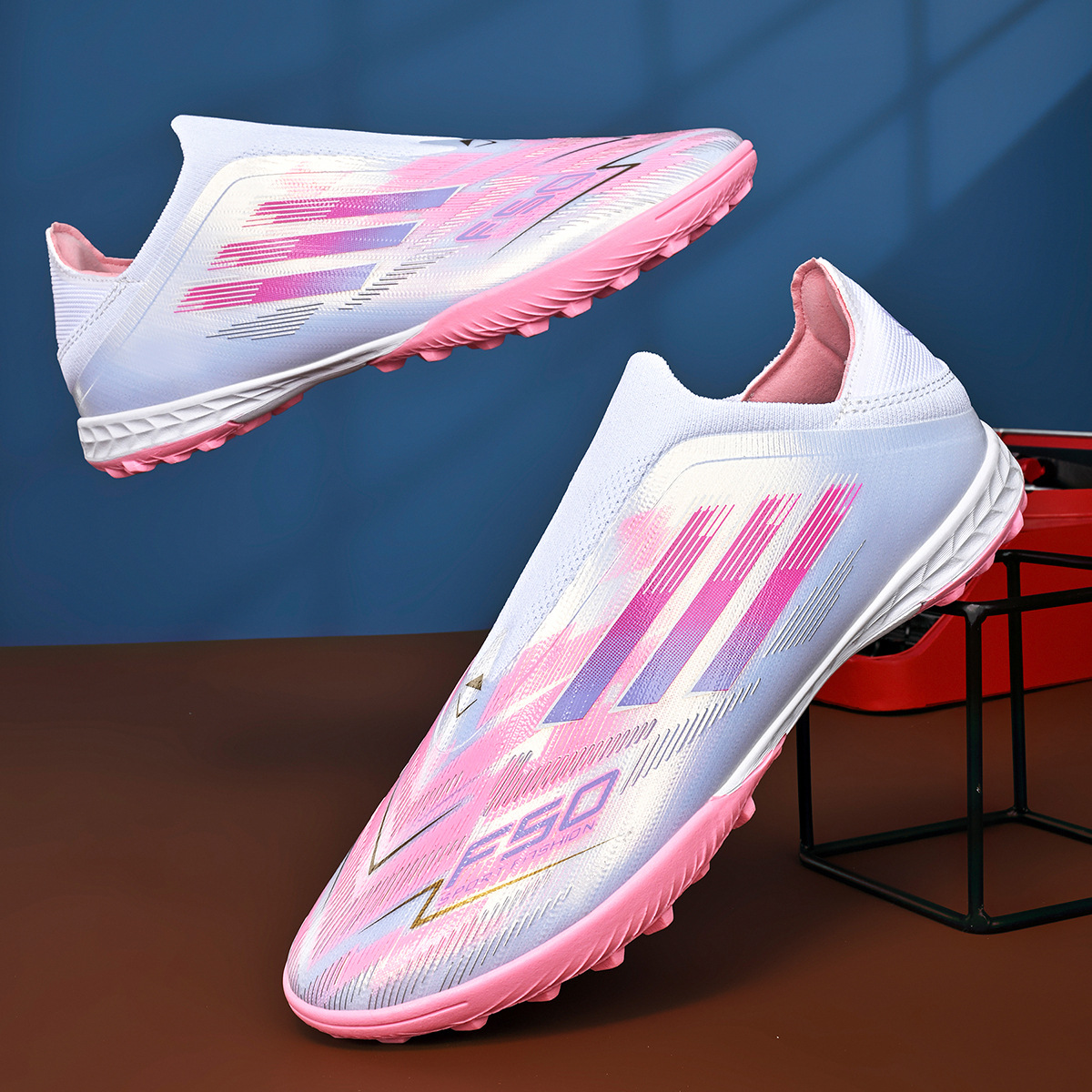Low-cut Long-stud Outdoor Soccer Cleats 30 Low-cut Long-stud Outdoor Soccer Cleats