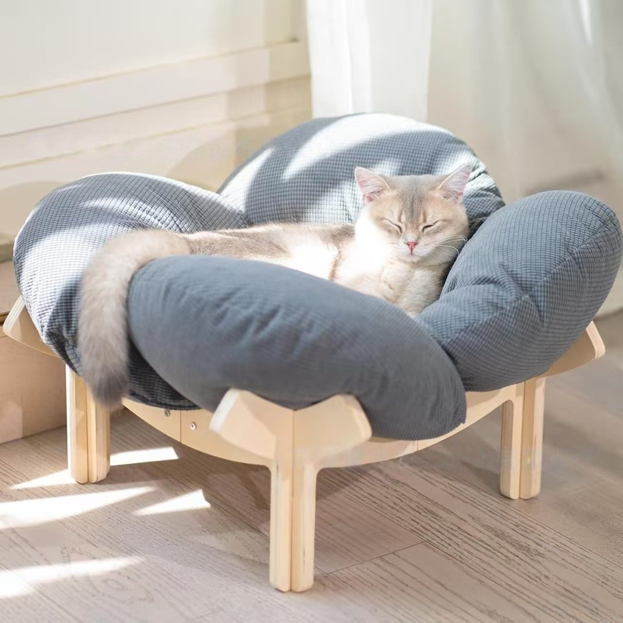 Fashionable All-Season Cat Bed For Indoor Use 7