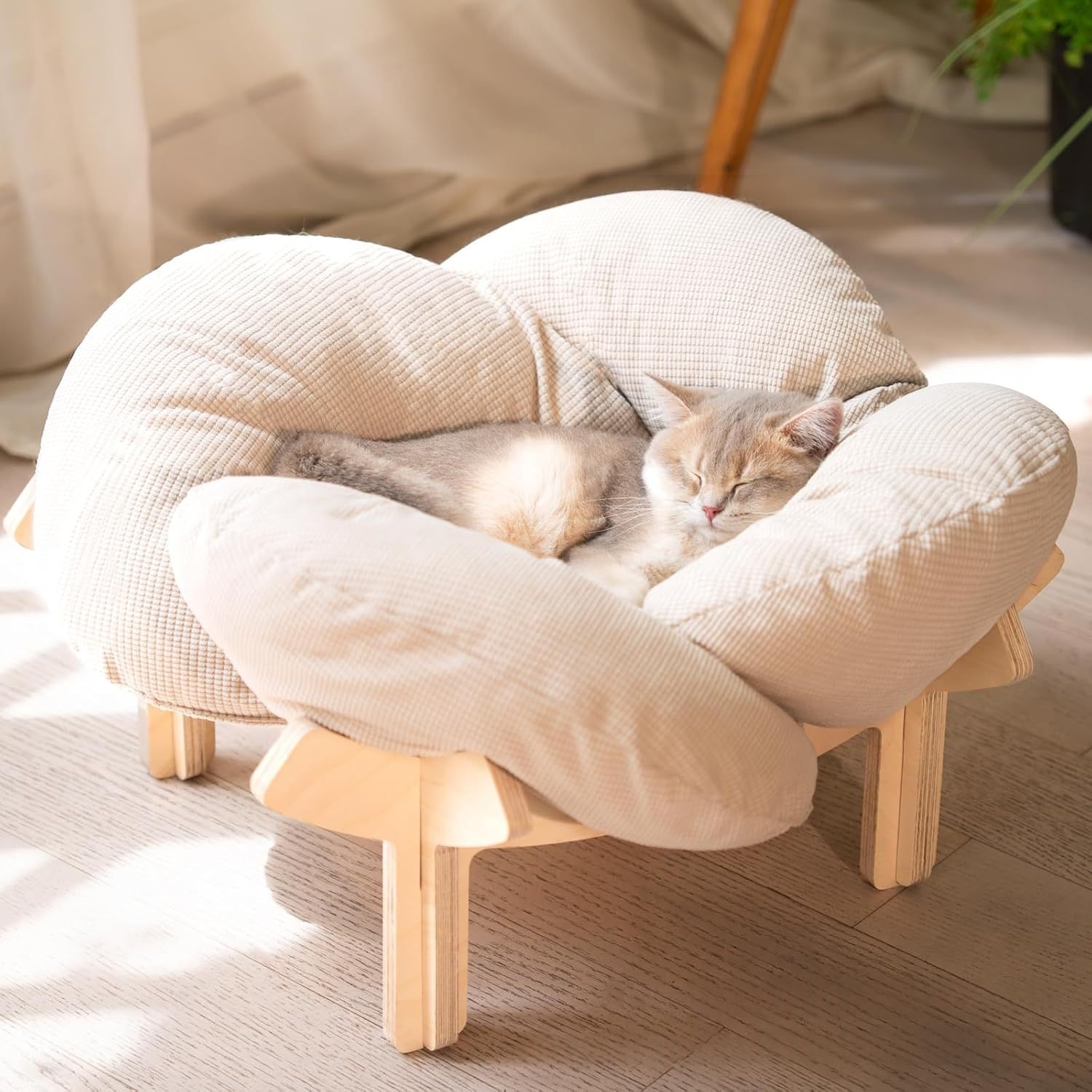Fashionable All-Season Cat Bed For Indoor Use 6