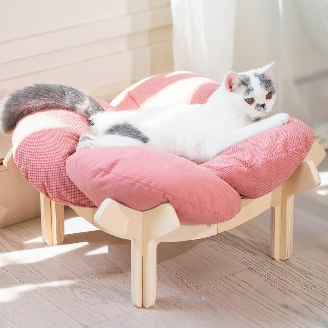 Fashionable All-Season Cat Bed For Indoor Use 5