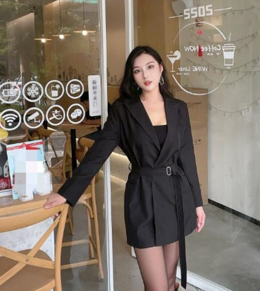 Western-style Tailored Blazer With A Cinched Waist And Tie 4