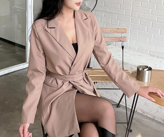 Western-style Tailored Blazer With A Cinched Waist And Tie 3