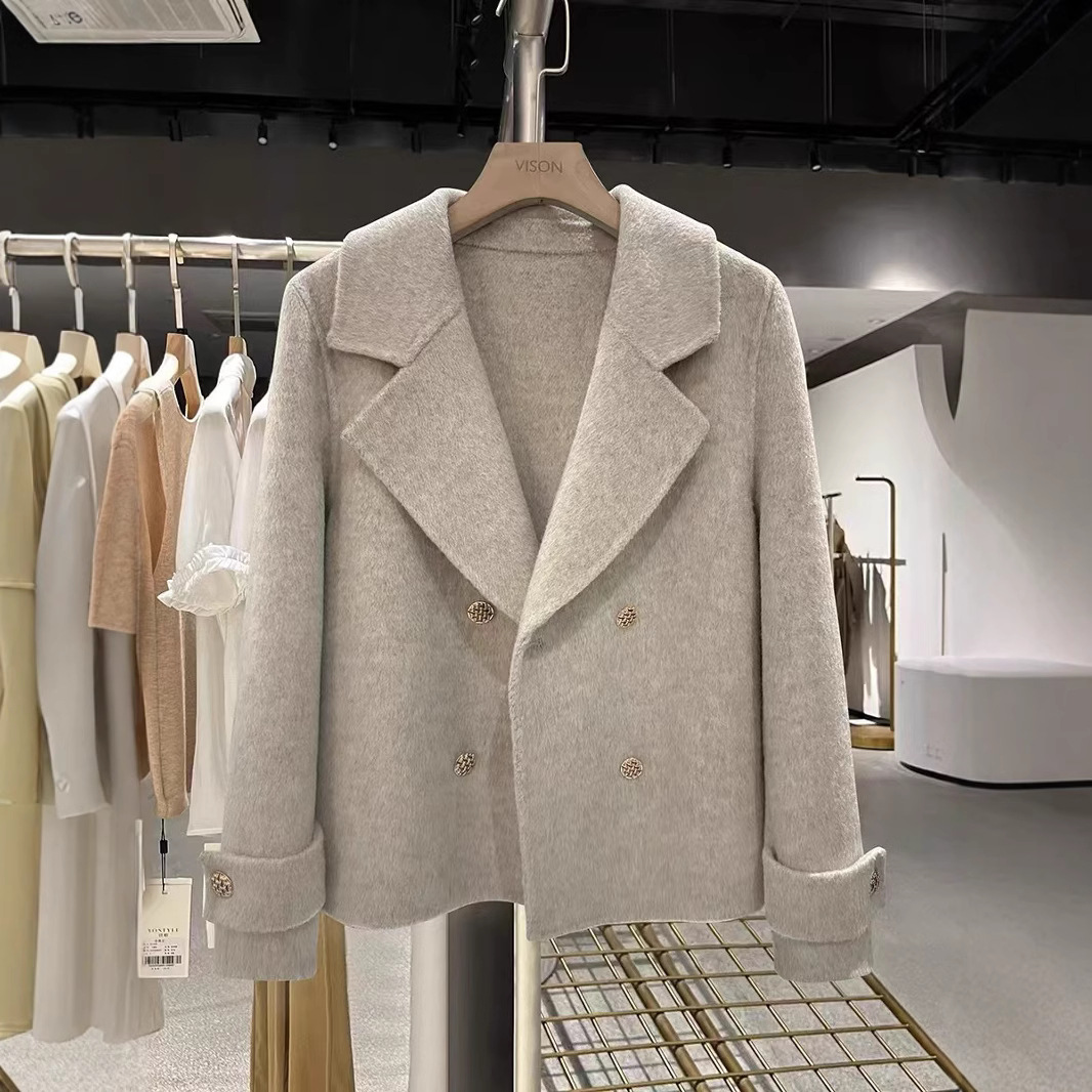 Elegant Women’s Wool Coat with Button Detail and 3 D Pattern Elegant Women’s Wool Coat with Button Detail and 3 D Pattern