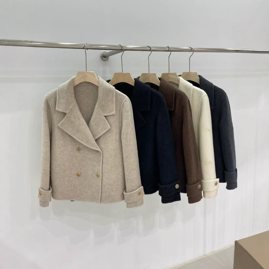 Elegant Women’s Wool Coat with Button Detail and 3 D Pattern Elegant Women’s Wool Coat with Button Detail and 3 D Pattern