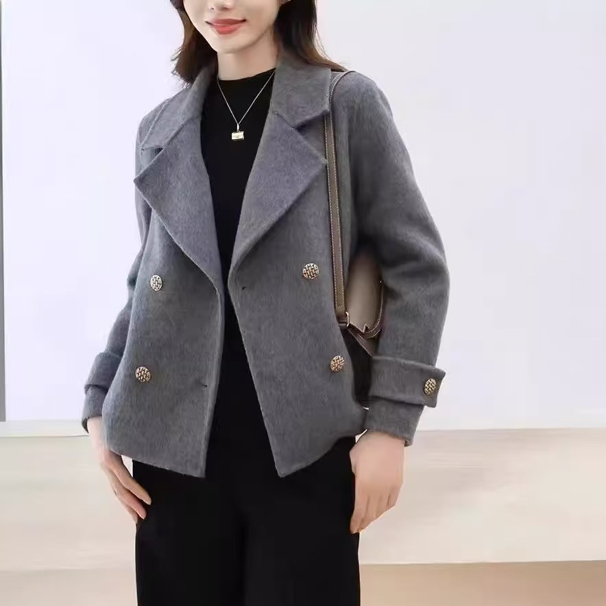 Elegant Women’s Wool Coat with Button Detail and 3 D Pattern Elegant Women’s Wool Coat with Button Detail and 3 D Pattern