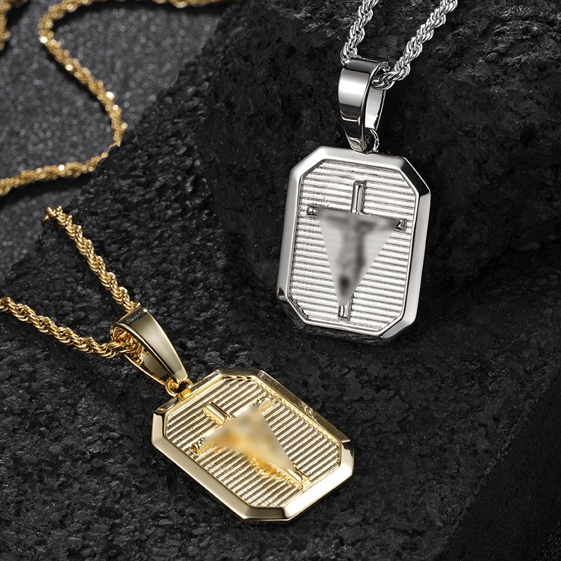 Niche Cross Necklace 18k Gold-plated High-end Cross Pendant Square Design