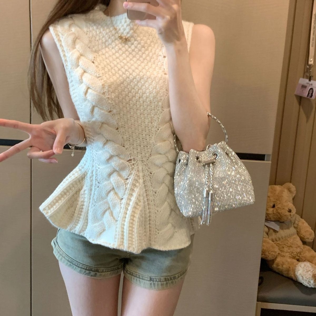 Waist-Cinching Cable Knit Sleeveless Vest - Slim Fit