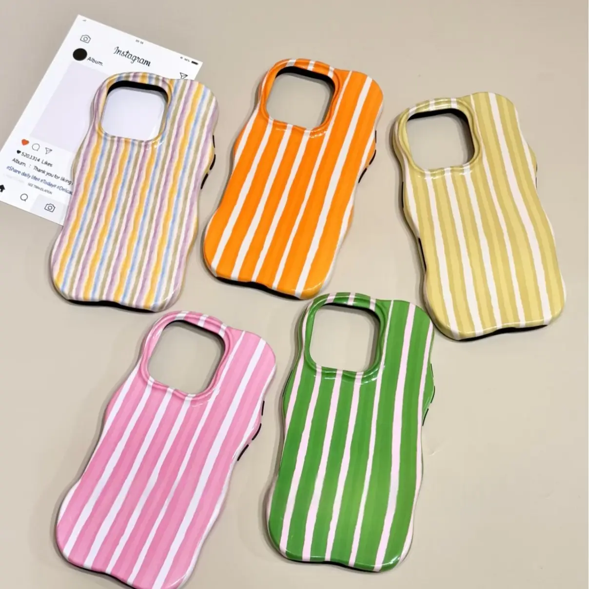 Simple Contrasting Color Striped Phone Case