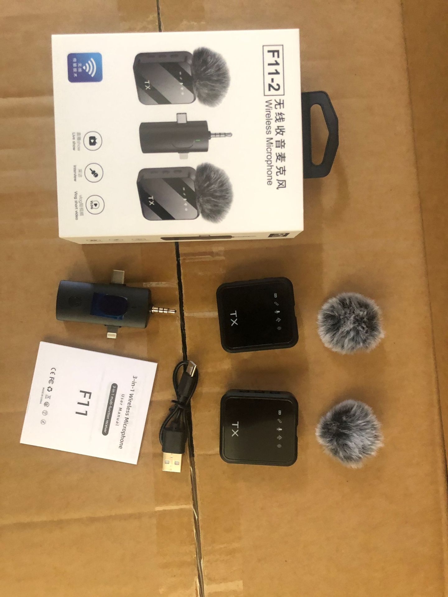F11-2 Wireless Lavalier Microphone Three-in-One