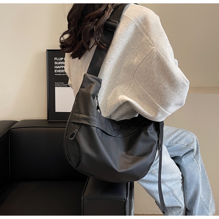 Large-Capacity Oxford Cloth Shoulder Crossbody Bag 29 8cb125d3 7d47 4466 a069 3c7acf85db95 trans