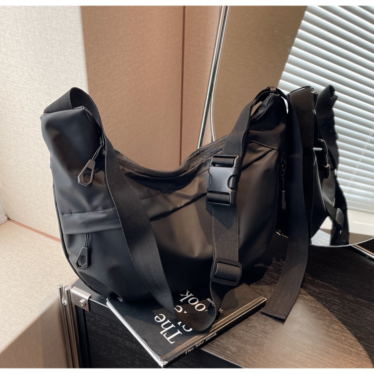 Large-Capacity Oxford Cloth Shoulder Crossbody Bag 39 ab87be9b d4c7 4126 82ea 37f6fc82e1d8 trans