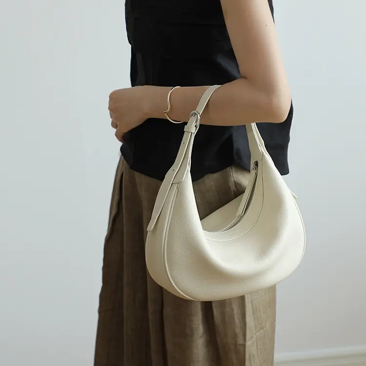 New Stylish Niche Underarm Bag With A Crossbody Strap