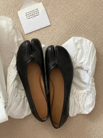 Split Toe Trotter Low-cut Slip-on Shoes