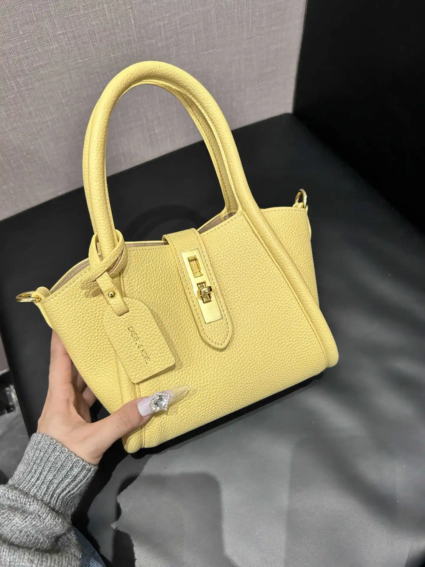 A Niche High-quality Hand-held Messenger Bag Fashion