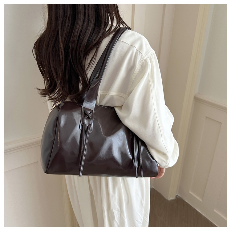Large-capacity Tote Bag 43 9941090b 2da3 4198 b4a7 81595f4e6291 trans