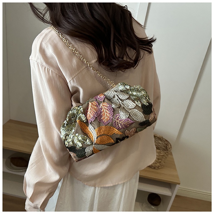 Chain-Strap Embroidered Fashion Clutch Bag 29 1fa78fca 30a1 44fd 8b39 8752963c8a65 trans