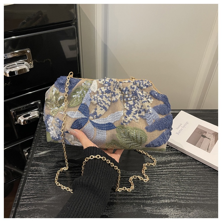 Chain-Strap Embroidered Fashion Clutch Bag 37 622cd4d0 49f5 4412 a958 08b4daea7bb1 trans