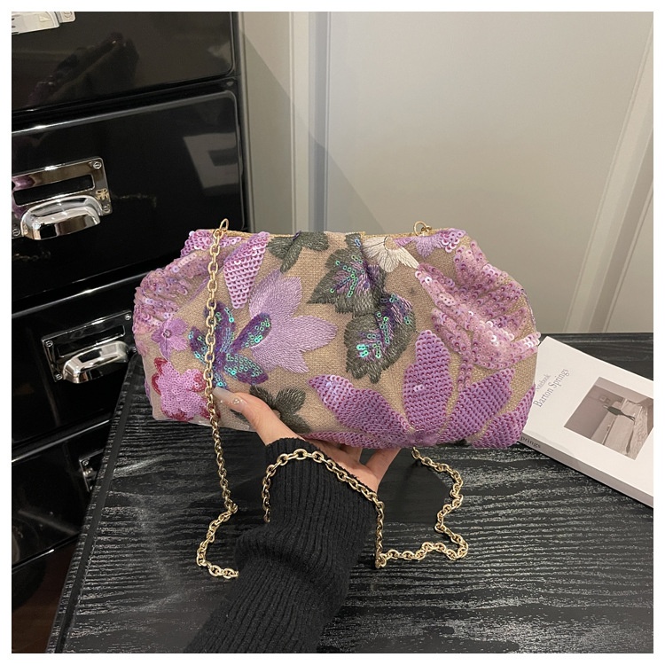 Chain-Strap Embroidered Fashion Clutch Bag 35 d8150a21 4ac7 4ef1 8b37 4be376d2bad8 trans