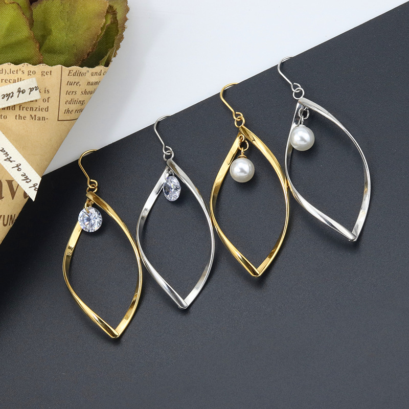 Leaf-shaped Pearl Earrings Women's Elegant Style
