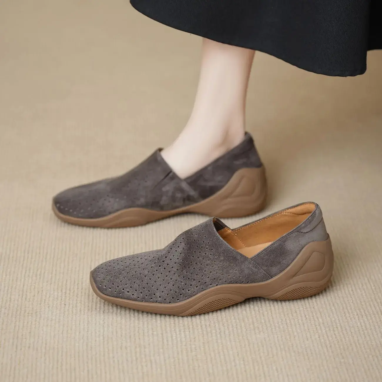 Square-toe Hollowed-out Inner Wedge Heel Soft Sole Comfortable Retro Single Shoes