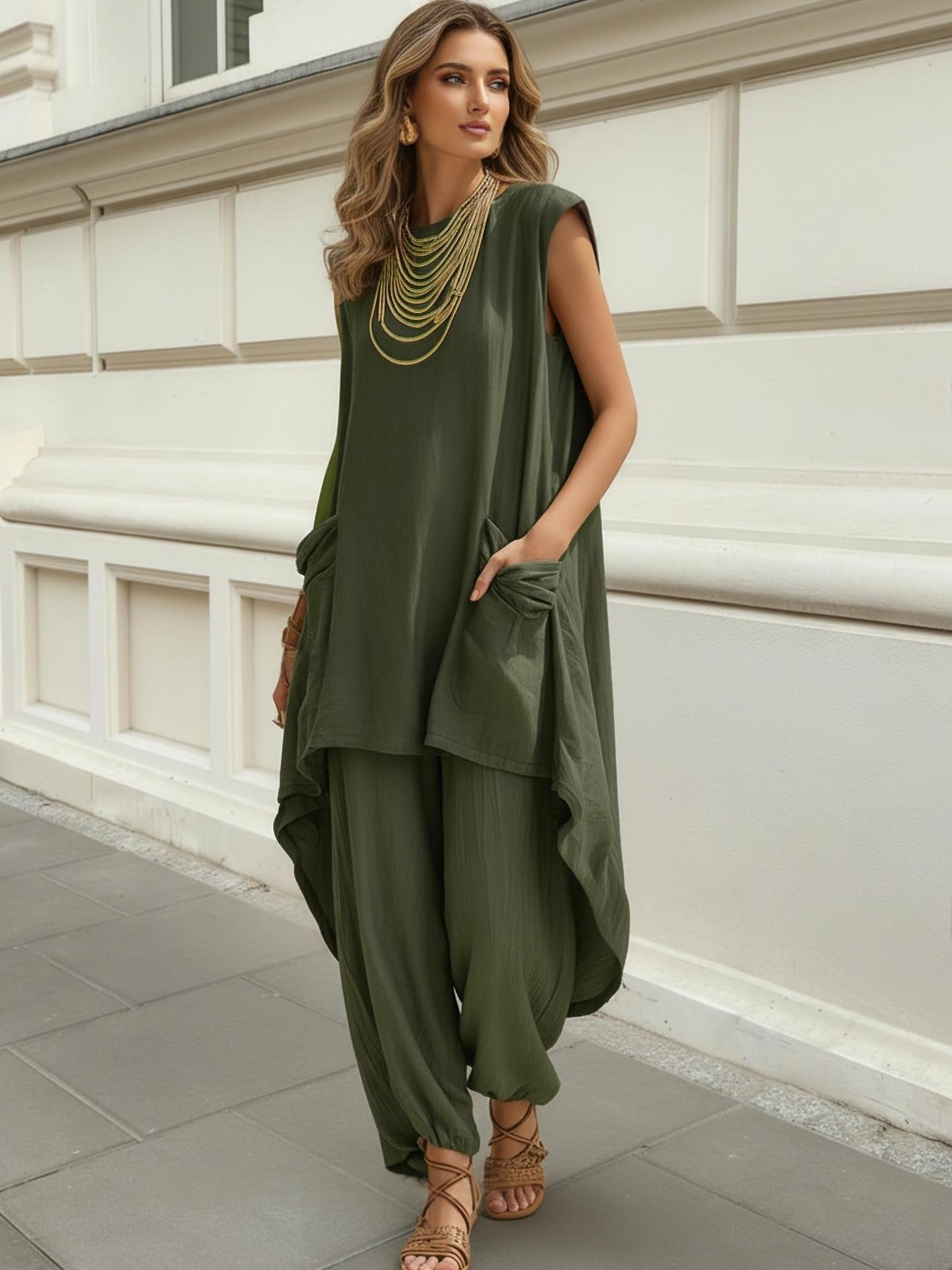 Sleeveless 3D-cut set, model wearing outdoor lifestyle photo showing resort-chic silhouette