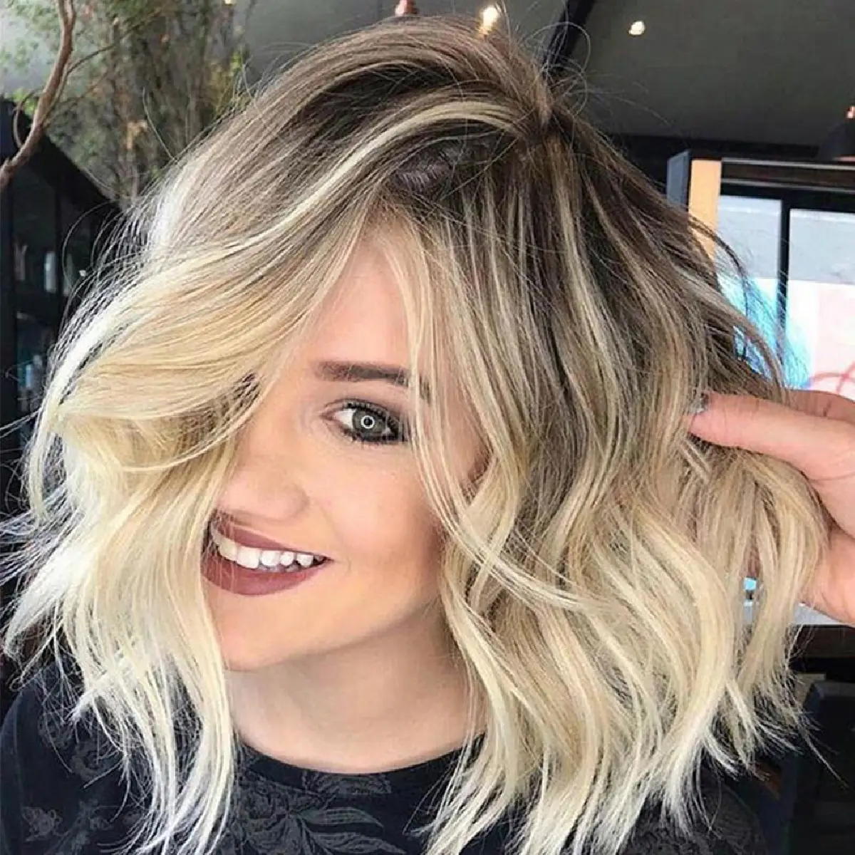 Gradient Gold Figure-eight Bangs With Big Waves