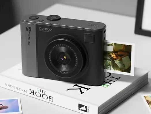 Cute Mini Film Camera That Instantly Produces Color Photos