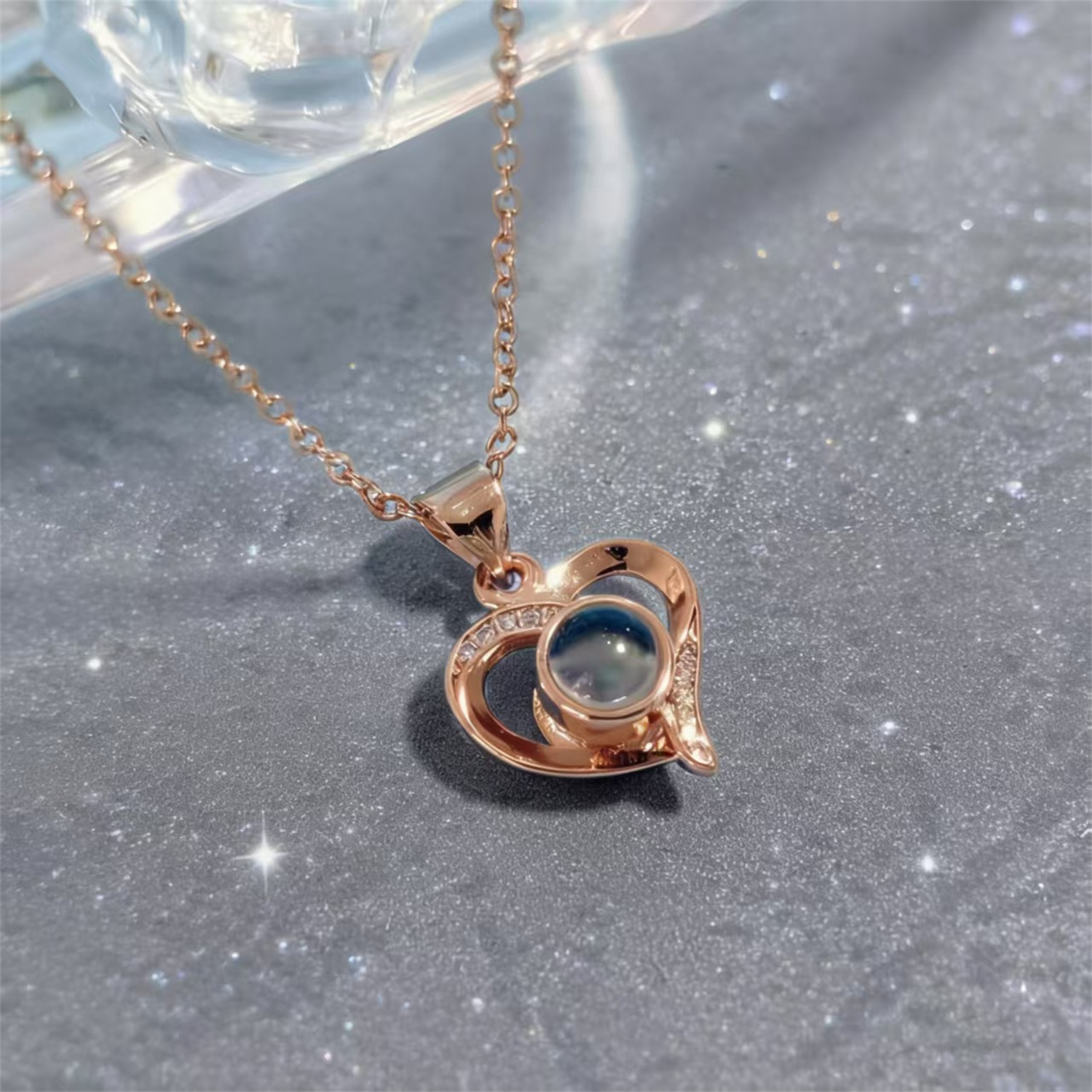 Light Luxury Heart-Shaped Projection Necklace With Diamonds