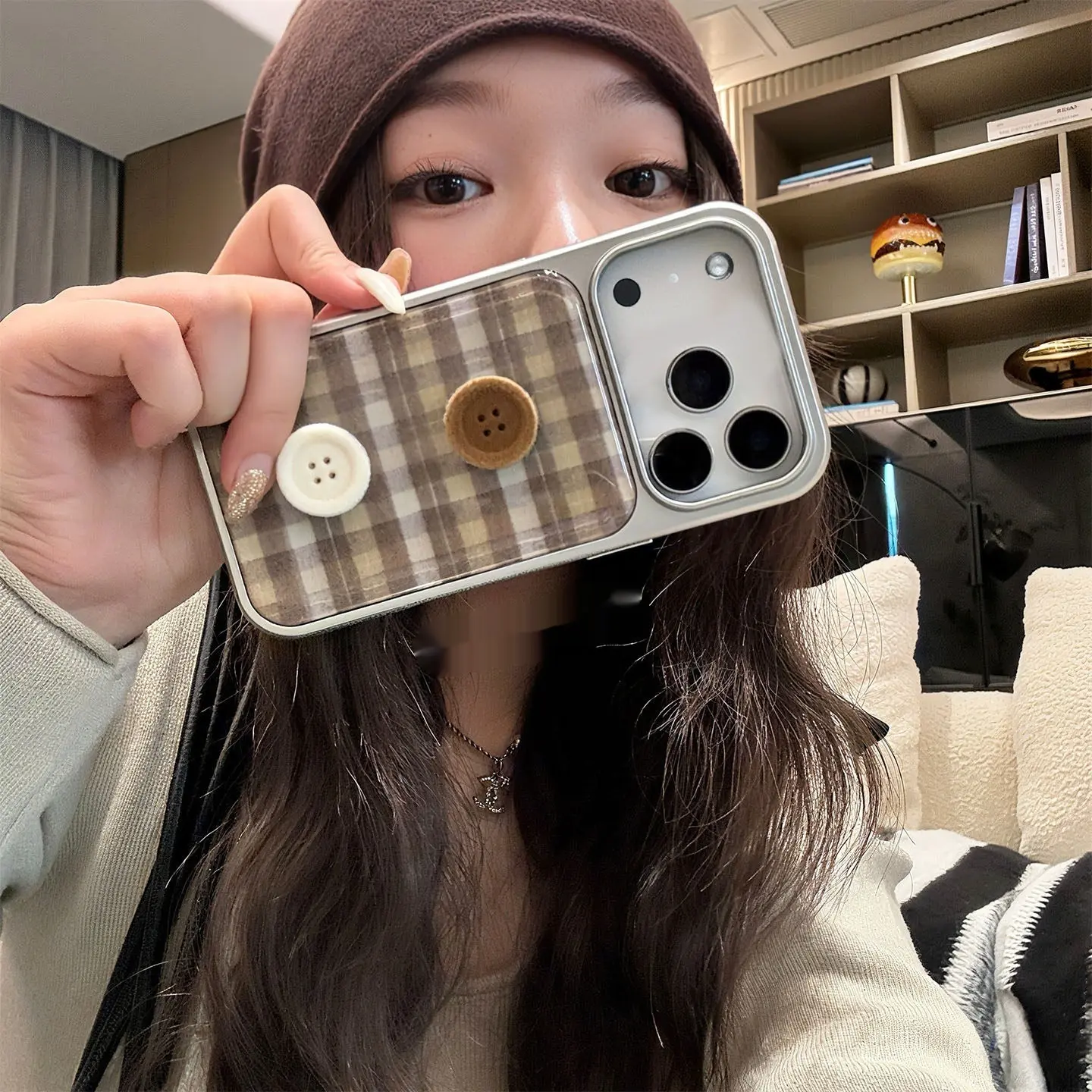 Retro Contrasting Plaid 3D Button Phone Case