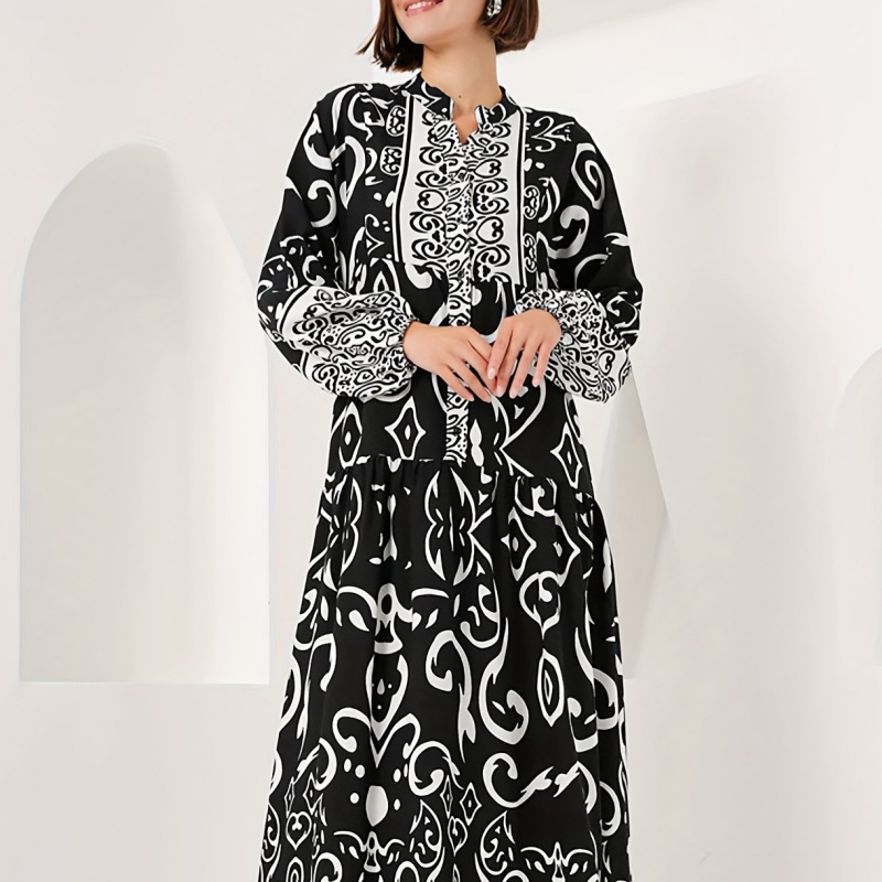 Elegant Loose-fitting Black Robe For Women